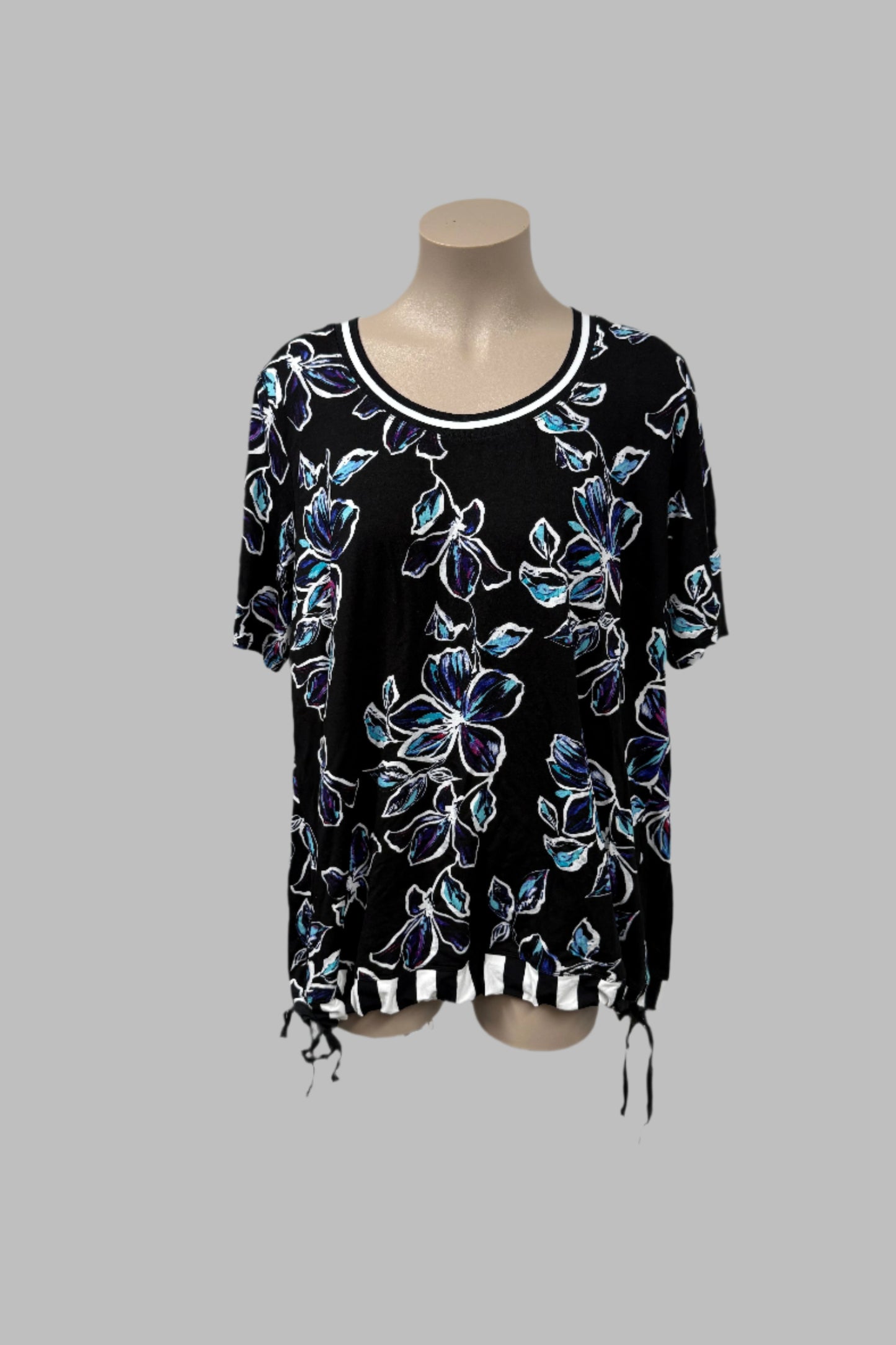 Pretty Basics Black Floral Top Size S