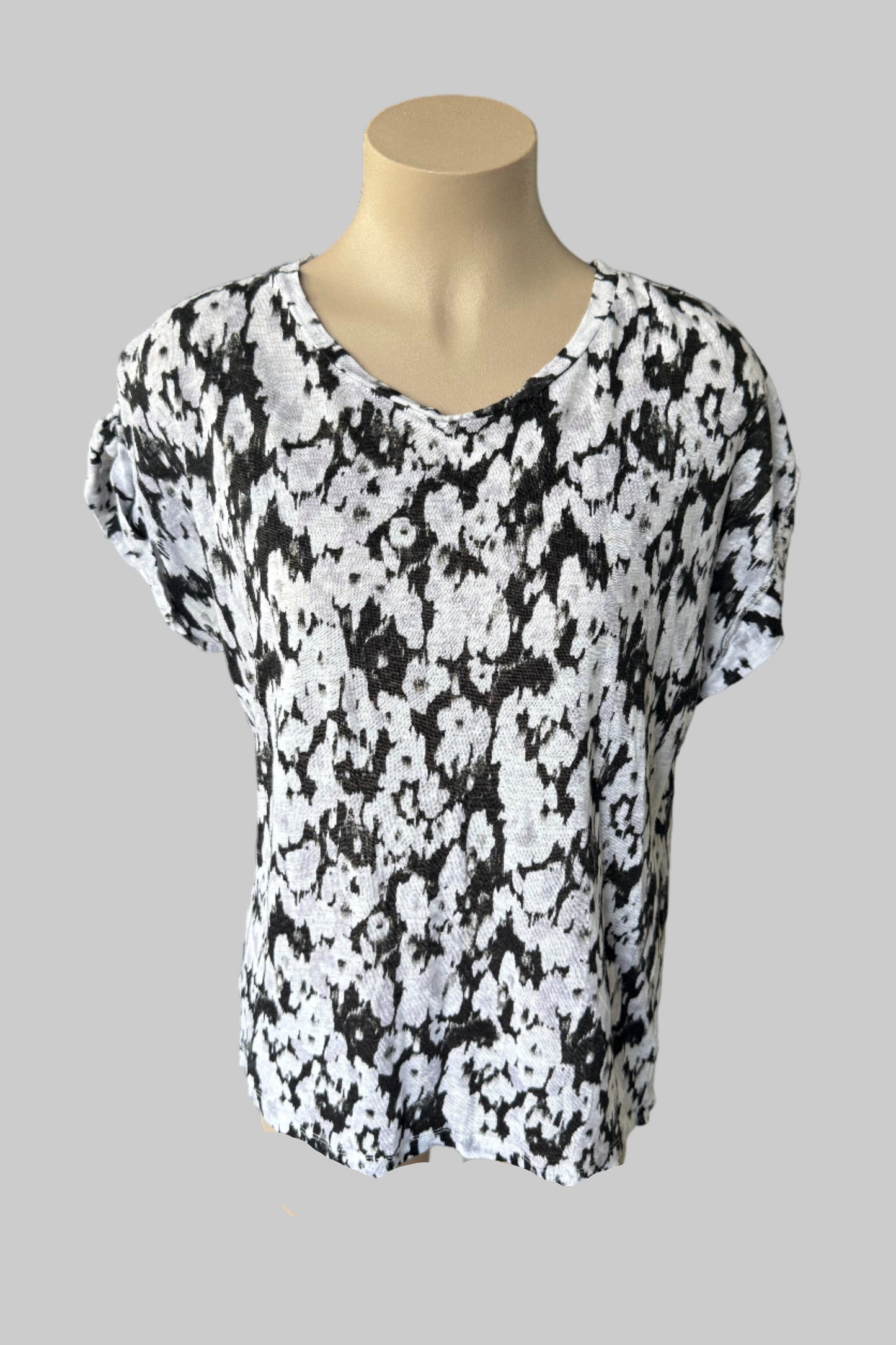 Decjuba Tee Size M