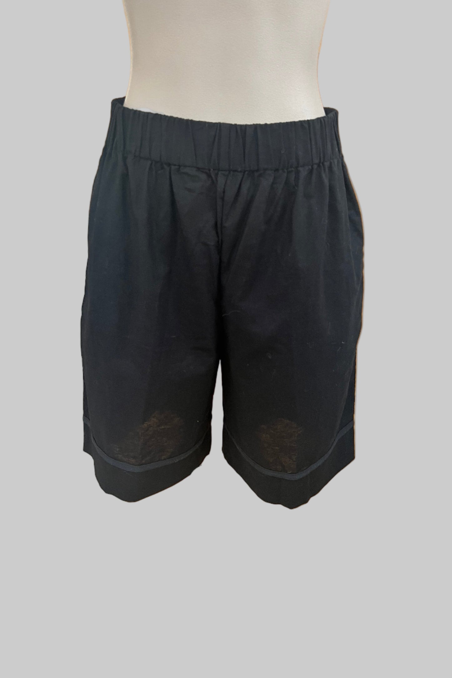 Trelise Cooper Black Shorts Size L